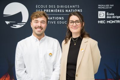 Charles Demers et Camille Laberge, portant le logo de l'EDPN.