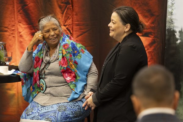 L'Aînée Sedalia Fazio et Tiohenta Lahache-McComber, dans le cadre du 3e anniversaire de l'EDPN, le 14 novembre 2024. 