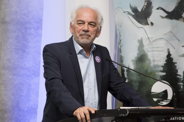 Ghislain Picard pendant son discours lors de la soirée pour souligner son parcours et sa nomination en tant que professeur associé à HEC Montréal.